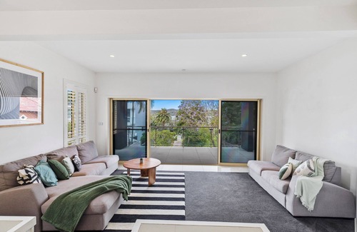 Speers Point Casa | Spacious Executive Home with Lake Views