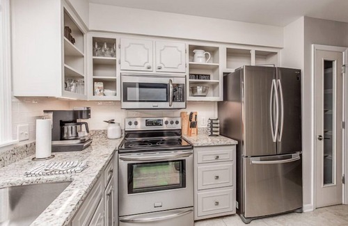 Bowling Green Casa | Spacious Executive Suite Downtown Bowling Green