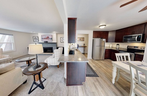 De Pere Apartamento | Spacious Executive Serviced Apartment