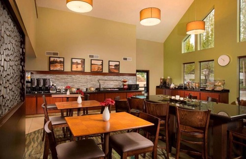Lake Forest Casa | Spacious extended-stay hotel near Portland - Lake Oswego