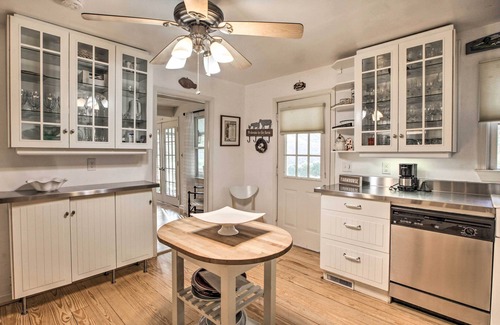 Faber Casa | Spacious Faber Home w/ Yard, Steps to Winery!