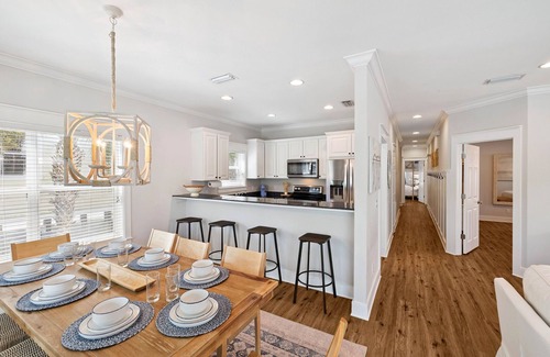 Seagrove Beach Condominio | Spacious Family-Friendly Condo w/ Beach Access, Gulf Views, and Community Pool