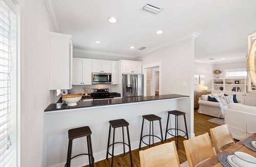 Seagrove Beach Condominio | Spacious Family-Friendly Condo w/ Beach Access, Gulf Views, and Community Pool