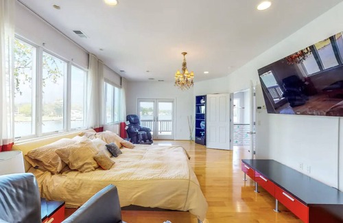 Grasonville Casa | Spacious, family-friendly home; vast outdoor space on the water w/ private dock