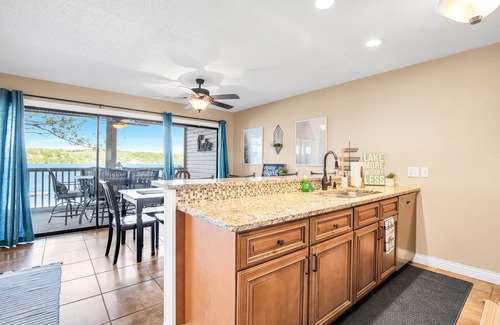 Lake of the Ozarks Condominio | Spacious Family Friendly 3 bed/3 bath w/ Amazing Views, Lakeside Pool, & Boat Slip