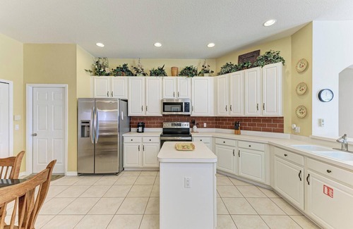 Sabal Harbour Casa | Spacious, family friendly 4-bedroom, pool/spa lakefront home.