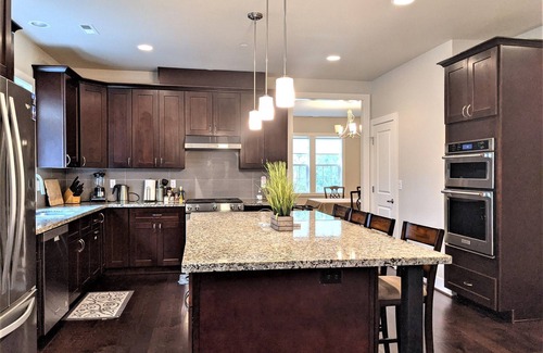 Sammamish Casa | Tranquila casa nueva de 7 dormitorios