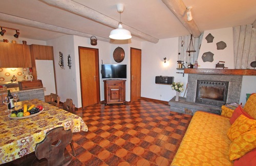 Riazzino Casa | Spacious Family-Friendly Holiday Home with Stunning Mountain Views