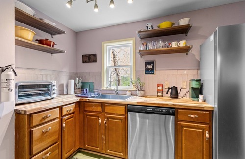 Front Park Apartamento | Spacious & Family- Friendly 3-bedroom on Peaceful Historic Tree-Lined Street