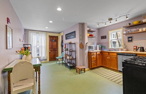 Front Park Apartamento | Spacious & Family- Friendly 3-bedroom on Peaceful Historic Tree-Lined Street