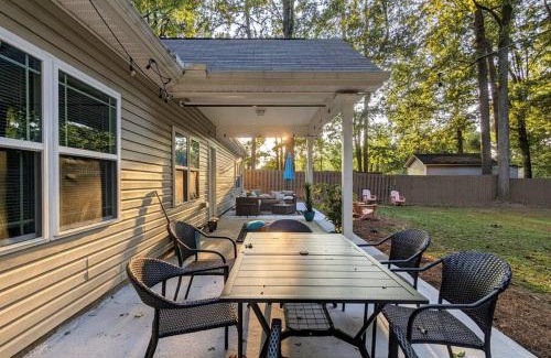 Hidden Valley Casa | Spacious Family Friendly Home with Large Fenced in Yard