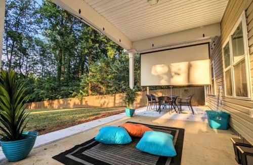 Hidden Valley Casa | Spacious Family Friendly Home with Large Fenced in Yard