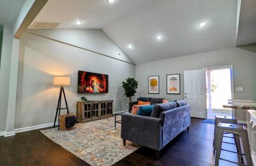 Hidden Valley Casa | Spacious Family Friendly Home with Large Fenced in Yard