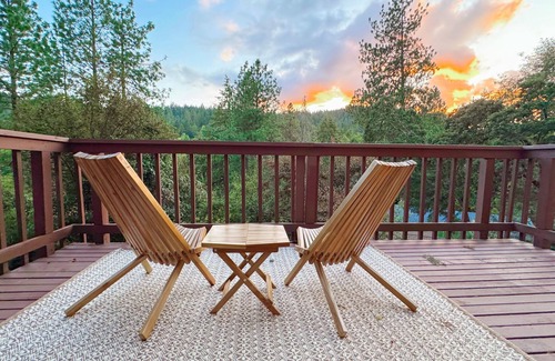 Fox Hollow Casa | Spacious family-friendly home with mountain views - near University of Oregon
