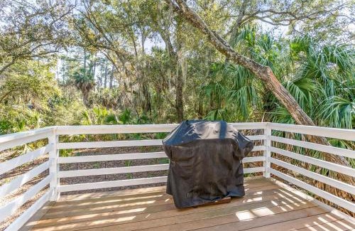 Saint Helena Island Casa | Spacious Family Getaway with Resort Amenities, Guest Cards and Golf Cart Included!