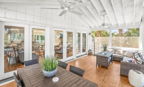 Saint Helena Island Casa | Spacious Family Getaway with Resort Amenities, Guest Cards and Golf Cart Included!