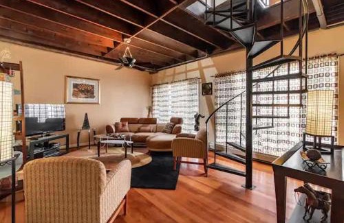 Hough Casa | Spacious Family Getaway - Near Cleveland Clinic