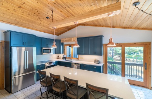 Minong Casa | Spacious Family Getaway with Pontoon