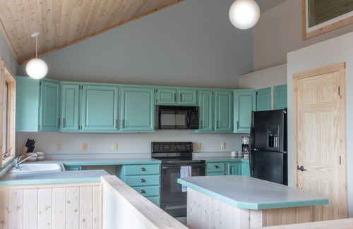 Minong Casa | Spacious Family Getaway with Pontoon