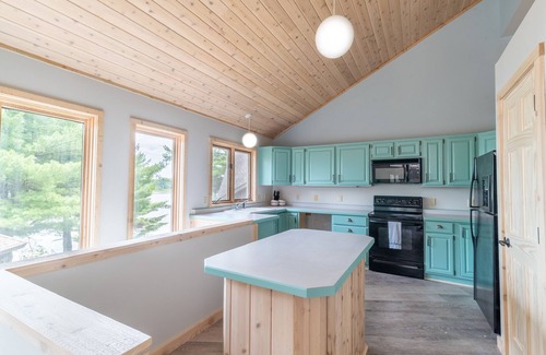 Minong Casa | Spacious Family Getaway with Pontoon