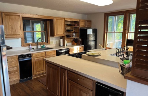 Heber Springs Casa | Spacious family home on the banks of the Little Red River in Heber Springs AR.