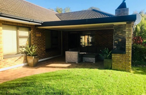 Stellenbosch Villa | Spacious family house with outside entertainment area & garden, child friendly..