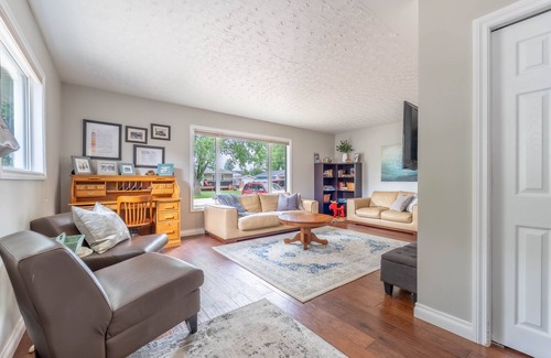 Moose Jaw Casa | Spacious family home with lots of room and a great entertainment space!