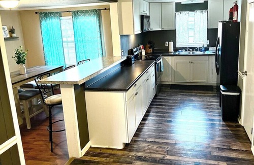 Gadsden Casa | *Spacious Family Home - Downtown Gadsden!*