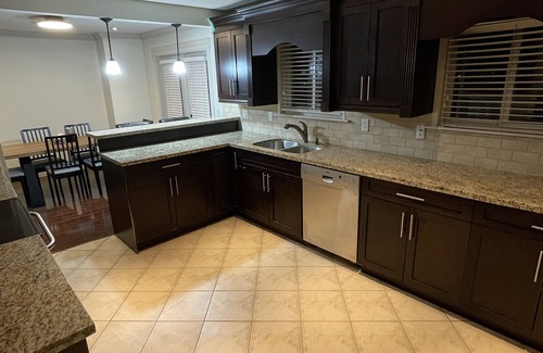 Newton Casa | Spacious family home, full privacy & separate entrance!