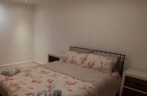 Bramhall Casa | Spacious family home ideal for exploring Manchester & surroundings