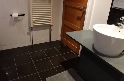 Bramhall Casa | Spacious family home ideal for exploring Manchester & surroundings