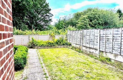 Irlam Apartamento | Spacious Family Home