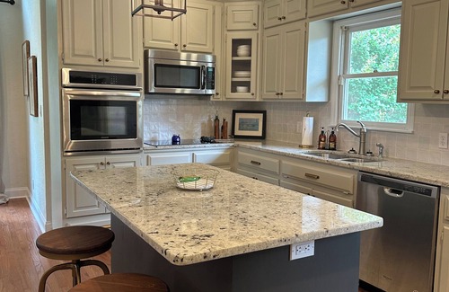 Gadsden Casa | Spacious family home minutes from public boat launch, shopping and hospitals.