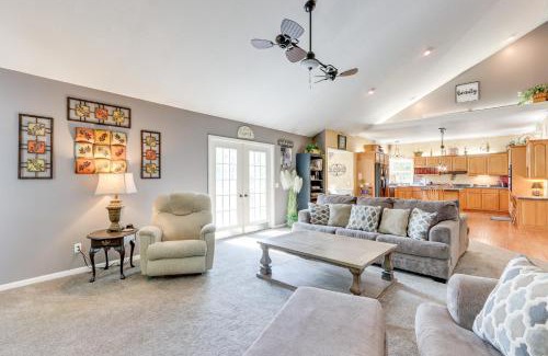 Camdenton Casa | Spacious Family Home Near Lake of the Ozarks!