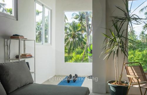 Catangnan Apartamento | Spacious Family Home in General Luna Center with Wi-Fi, AC and Generator