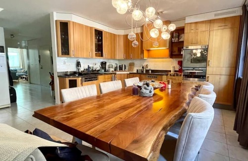 Breite Apartamento | Spacious family home & private garden, 150m to Rhine, 8min tram to city center.