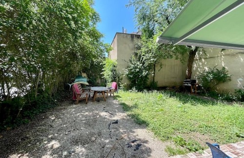 Breite Apartamento | Spacious family home & private garden, 150m to Rhine, 8min tram to city center.