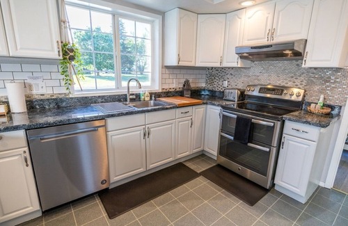 Ellensburg Casa | Spacious Family Home w/ Hot Tub