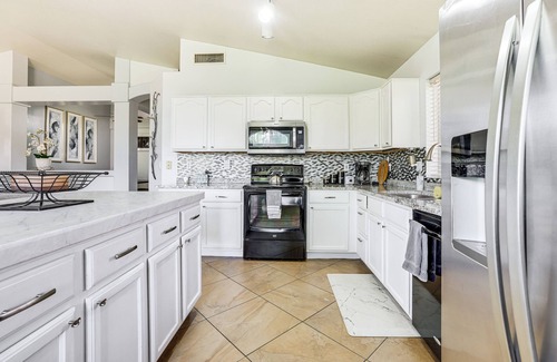 Tempe Casa | Spacious Family Home w/Yard Near Arizona Mills!
