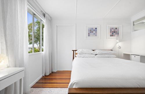 Gordon Park Casa | Spacious Family Home with Garden in Quiet Suburb