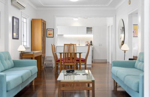 Gordon Park Casa | Spacious Family Home with Garden in Quiet Suburb