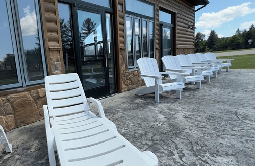 Alger Cabina | Spacious Family Ready 2BR Riverside Retreat | with Indoor Pool & Waterside Deck
