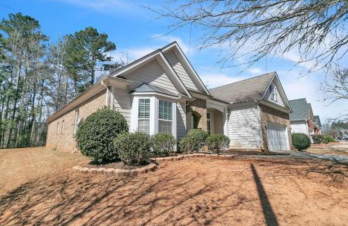 Cliftondale Casa | Spacious Family Retreat in Atlanta - Sleeps 10