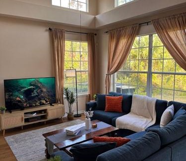 Windwood Bay Casa | Spacious Family Retreat with Pool, 15 Min to Disney and Parks
