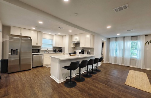 Foster Place Casa | Spacious Family Retreat – 2 King Suites, Pool Table, & Backyard Oasis