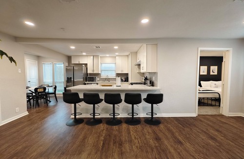 Foster Place Casa | Spacious Family Retreat – 2 King Suites, Pool Table, & Backyard Oasis