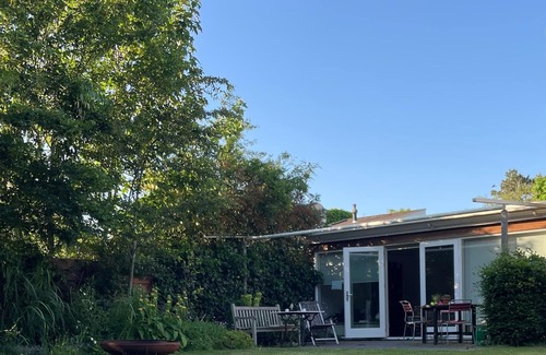 Bergen Villa | Espaciosa villa familiar con amplio jardín.