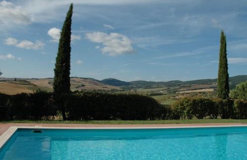 Gallina Apartamento | Spacious Farmhouse in Pienza with Swimming Pool