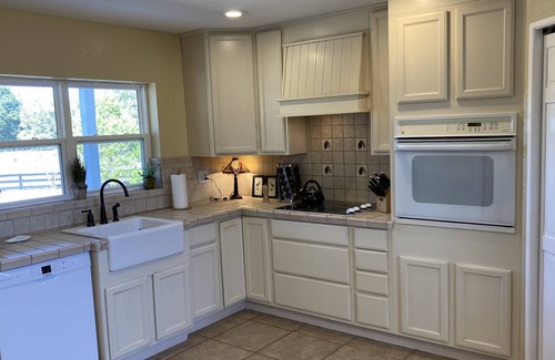 Trenton Otro | Spacious Farmhouse on 10 Acres near Fanning Springs