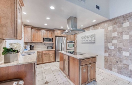 Fresno Casa | Spacious Fig Garden 4BR 2BA Home with Pool